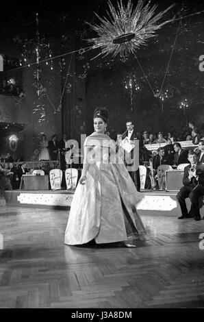'''Madame'' Boule à la Bayerischer Hof à Munich, 1963' Banque D'Images
