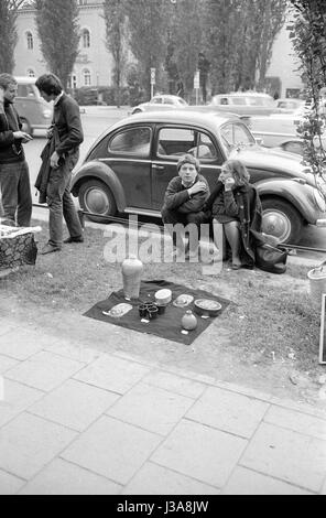 Oeuvres à vendre dans la rue Leopoldstrasse, 1963 Banque D'Images