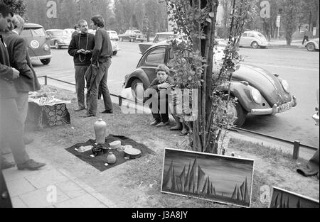 Oeuvres à vendre dans la rue Leopoldstrasse, 1963 Banque D'Images