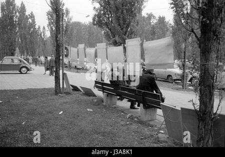 Oeuvres à vendre dans la rue Leopoldstrasse, 1963 Banque D'Images