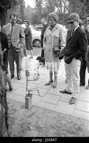 Oeuvres à vendre dans la rue Leopoldstrasse, 1963 Banque D'Images