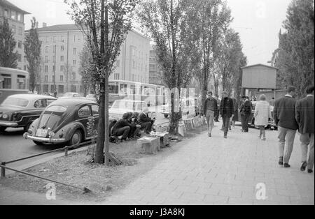 Oeuvres à vendre dans la rue Leopoldstrasse, 1963 Banque D'Images