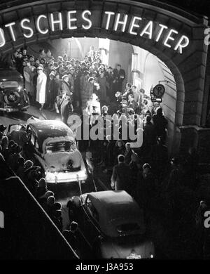 Ball film pendant le Carnaval au Deutsches Theater de Munich, 1953 Banque D'Images