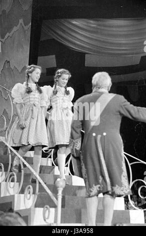 Ball film pendant le Carnaval au Deutsches Theater de Munich, 1953 Banque D'Images