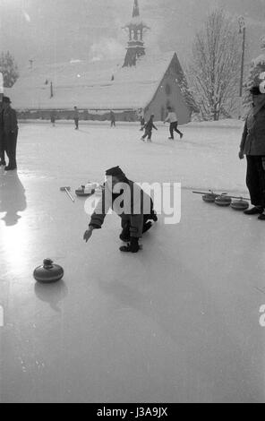 Le Curling à Grindelwald, 1954 Banque D'Images