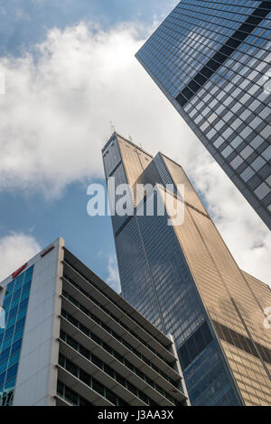 Chicago skyscrapers and buildings from Chicago River cruise USA Banque D'Images
