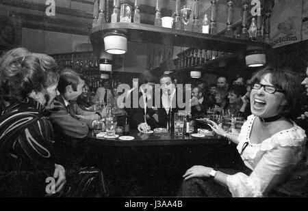 Toni Netzle Horst, Juessen et Achim Strietzel au 10e anniversaire de l'Alter Simpl, Munich 1970 Banque D'Images