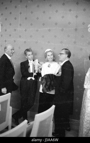 Herbert von Karajan et Eliette Mouret à la réouverture de l'Théâtre National de Munich, 1963 Banque D'Images