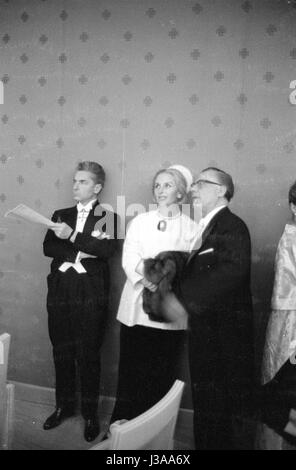 Herbert von Karajan et Eliette Mouret à la réouverture de l'Théâtre National de Munich, 1963 Banque D'Images