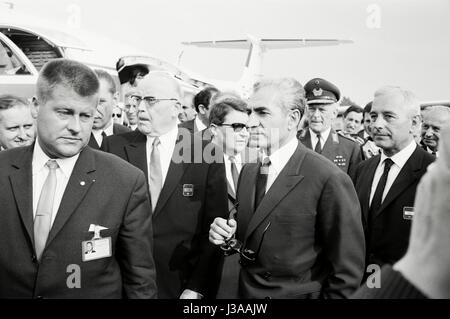 L'arrivée de Shah Mohammad Reza Pahlevi et son épouse Farah Diba à l'aéroport de Hambourg, 1967 Banque D'Images