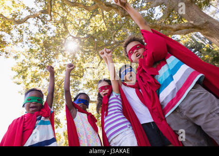 Low angle view of woman standing in superhero costumes de camping Banque D'Images