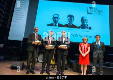 Copenhague, Danemark. 4 mai, 2017. La Fondation Lundbeck Prix de recherche majeurs - le cerveau - va cette année à trois chercheurs du cerveau basé au Royaume-Uni, pour expliquer la manière dont l'apprentissage est associé avec le système de récompense du cerveau. Les lauréats ont trouvé une clé pour comprendre les mécanismes du cerveau qui mènent au jeu compulsif, la toxicomanie et l'alcoolisme. Le prix du cerveau est le plus grand prix au sein de la recherche sur le cerveau. Credit : Matthew James Harrison/Alamy Live News Banque D'Images