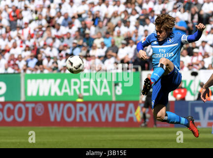 Augsburg, Allemagne. Apr 30, 2017. Hambourg, Gotoku Sakai en action au cours de la Bundesliga match de foot entre FC Augsburg et Hambourg SV dans la WWK-Arena à Augsburg, Allemagne, 30 avril 2017. Photo : Stefan Udry/dpa/Alamy Live News Banque D'Images