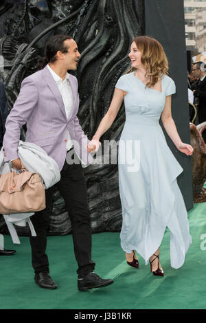 Londres, Royaume-Uni. 4 mai 2017. Dakota Blue Richards assiste à la première mondiale de la Ridley Scott film 'Alien : Pacte' dans Leicester Square. Photo : Images éclatantes/Alamy Live News Banque D'Images