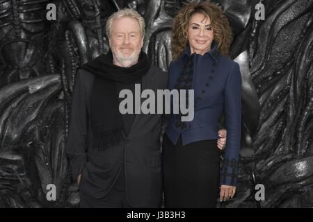 Londres, Royaume-Uni. 04 mai, 2017. Ridley Scott et Giannina Facio assister à la première mondiale de non-concurrence. Londres, Royaume-Uni. 04/05/2017 | Crédit dans le monde entier d'utilisation : dpa/Alamy Live News Banque D'Images