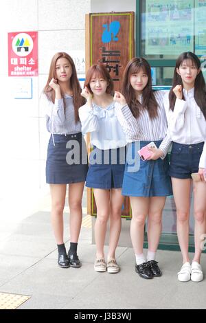 Séoul, Corée. 04 mai, 2017. LABOUM participe à la 19e élection présidentielle le vote par anticipation à Séoul, Corée, le 04 mai, 2017. L'homme (Chine et Corée) Credit : TopPhoto/Alamy Live News Banque D'Images