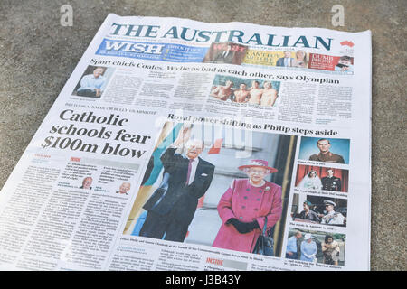 Adélaïde, Australie. 5 mai, 2017. La première page du journal national australien dispose de son Altesse Royale le Prince Philip annonce à cesser d'engagements royale à l'âge de 96 ans Crédit : amer ghazzal/Alamy Live News Banque D'Images