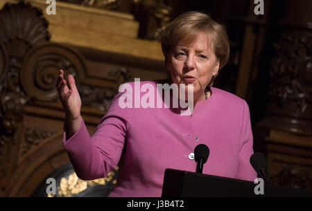 Hambourg, Allemagne. Le 05 mai, 2017. La chancelière allemande, Angela Merkel (CDU) s'exprimant lors de la 68e Uebersee Tag dans l'hôtel de ville de Hambourg (Allemagne), 05 mai 2017. Photo : Daniel Reinhardt/dpa/Alamy Live News Banque D'Images