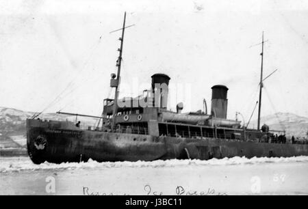 Dobrynya Nikitich, un héros légendaire du folklore russe, est représenté comme un brise-glace sur cette image. Son histoire est une histoire de bravoure et d'actes héroïques, souvent associés à la poésie épique russe et à la défense de la nation. Banque D'Images