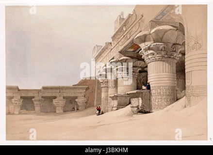 La façade du pronaos du temple d'Edfou en Égypte présente des colonnes monumentales et des reliefs finement sculptés, représentant l'un des temples les mieux conservés de l'Égypte ancienne. Il est dédié au Dieu Horus. Banque D'Images