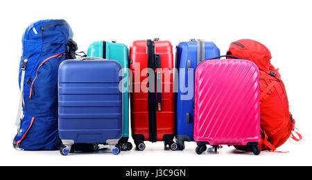 Assurance composé de grosses valises et sacs à dos isolé sur blanc. Banque D'Images