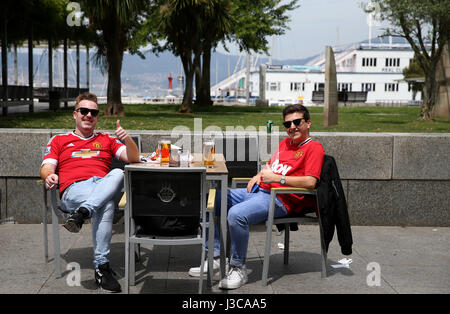 Manchester United fans avant l'UEFA Europa League, demi-finale match aller d'abord, à l'Estadio Municipal de Balaidos, Vigo. Banque D'Images