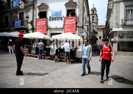 Celta Vigo et Manchester United fans avant l'UEFA Europa League, demi-finale match aller d'abord, à l'Estadio Municipal de Balaidos, Vigo. Banque D'Images