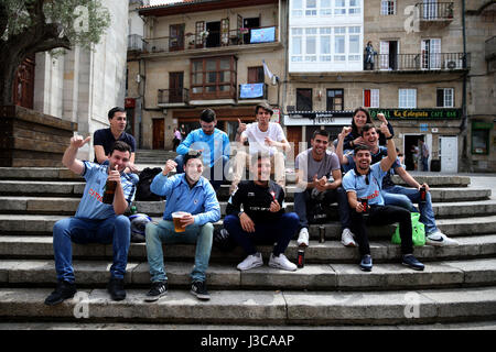 Celta Vigo fans avant l'UEFA Europa League, demi-finale match aller d'abord, à l'Estadio Municipal de Balaidos, Vigo. Banque D'Images