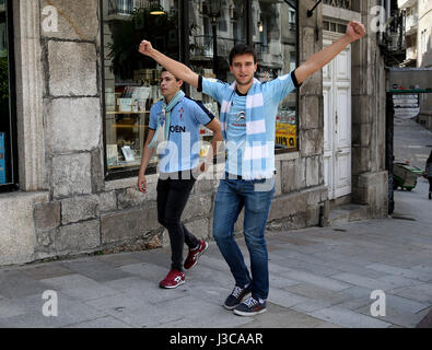 Celta Vigo fans avant l'UEFA Europa League, demi-finale match aller d'abord, à l'Estadio Municipal de Balaidos, Vigo. Banque D'Images