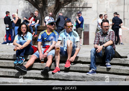 Celta Vigo fans avant l'UEFA Europa League, demi-finale match aller d'abord, à l'Estadio Municipal de Balaidos, Vigo. Banque D'Images