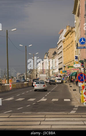 Le trafic de la rue dans une zone de construction, Vienne, Autriche, Europe. Banque D'Images