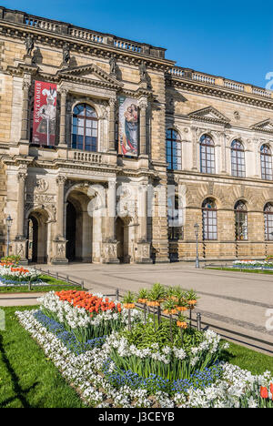 Entrée à la célèbre galerie d'art historique ('Gemaeldegalerie Alte Meister') au Zwinger à Dresde, Saxe, Allemagne Banque D'Images