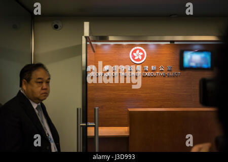 Hong Kong, Hong Kong. 04 mai, 2017. La photo montre le bureau de l'Executive-Elect à Hong Kong le 5 mai 2017. Hong Kong directeur-élu Carrie Lam met Eric Chan Kwok-ki, le poste de directeur du bureau provisoire. Credit : Chan Hei Long/Pacific Press/Alamy Live News Banque D'Images