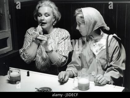 Pidä huivista kiinni, Tatjana Prenez soin de votre foulard, Tatiana Année : 1994 - Finlande / Allemagne Directeur : Aki Kaurismäki Kirsi Tykkyläinen, Kati Outinen Banque D'Images