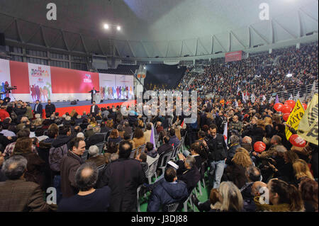 Le premier candidat, Alexis Tsipras est titulaire d'un discours à Thessalonique Banque D'Images