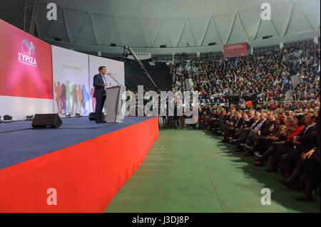 Le premier candidat, Alexis Tsipras est titulaire d'un discours à Thessalonique Banque D'Images