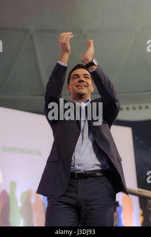 Le premier candidat, Alexis Tsipras est titulaire d'un discours à Thessalonique Banque D'Images