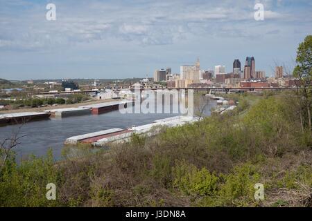 Vue de Saint Paul, Minnesota, vu depuis les falaises de la rivière Mississippi, à Indian Mounds Park. Banque D'Images