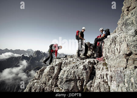 Escalade sur le Cima grande dans les Dolomites Banque D'Images