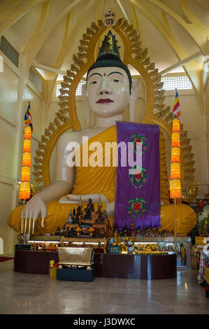 Singapour, République de Singapour, en Asie, Assis Bouddha à la Temple Sakya Muni Buddha Gaya Banque D'Images