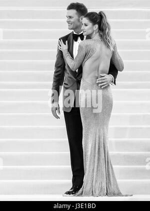 NEW YORK, NY - 01 MAI 2017 : Tom Brady et Gisele Bundchen assister à la 'Rei Kawakubo/Comme des Garçons : Art de The In-Between' Costume Institute Gala une Banque D'Images