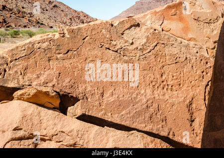 Gravures rupestres de Twyfelfontein en Namibie approuvé comme premier site du patrimoine mondial de l'Unesco dans la région de Kunene au nord-ouest de la Namibie. Banque D'Images