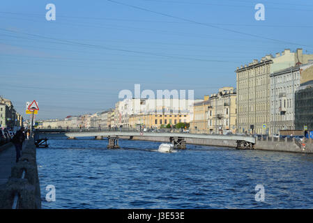 Pont piétonnier en bois l'appel de l'autre côté de la Rivière Fontanka, à Saint-Pétersbourg Banque D'Images