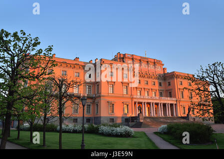 Mikhaïlovski (ingénieurs) Château de la Rivière Fontanka au coucher du soleil à Saint-Pétersbourg Banque D'Images