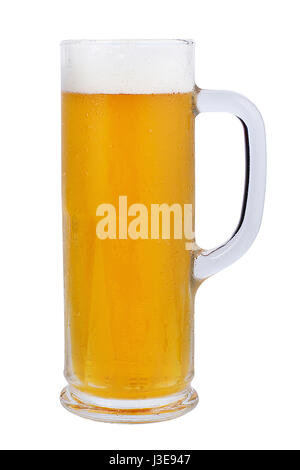 Une tasse de bière La bière légère classique. Bière légère rafraîchissante sur un fond blanc. Toby jug. isolés. Banque D'Images