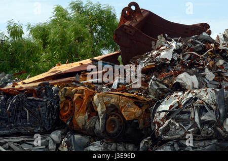 À l'intérieur d'une voiture locale disjoncteur et dismantler, La Réunion Banque D'Images