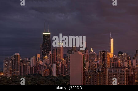 Vue panoramique de Chicago Skyline at sunset de Lakeview USA Banque D'Images