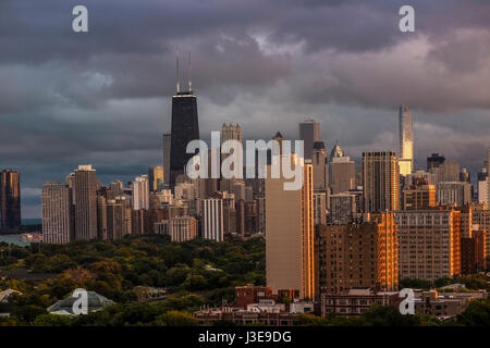 Vue panoramique de Chicago Skyline at sunset de Lakeview USA Banque D'Images