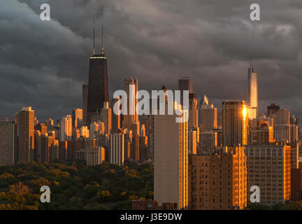 Vue panoramique de Chicago Skyline at sunset de Lakeview USA Banque D'Images