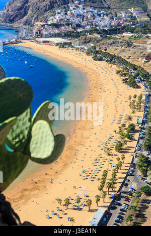 Vue aérienne sur la plage de Teresitas près de Santa Cruz de Tenerife aux canaries Banque D'Images